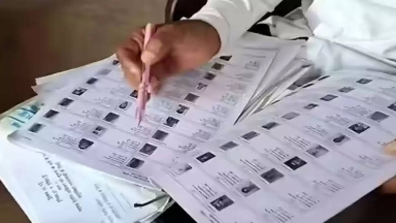 बिहार चुनाव 2025: स्मार्ट वोटर कार्ड की नई पहल