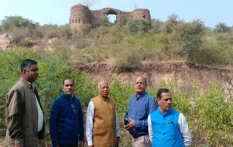 'लकड़कोट' के जर्जरता पर इतिहासविदों ने जताई चिंता