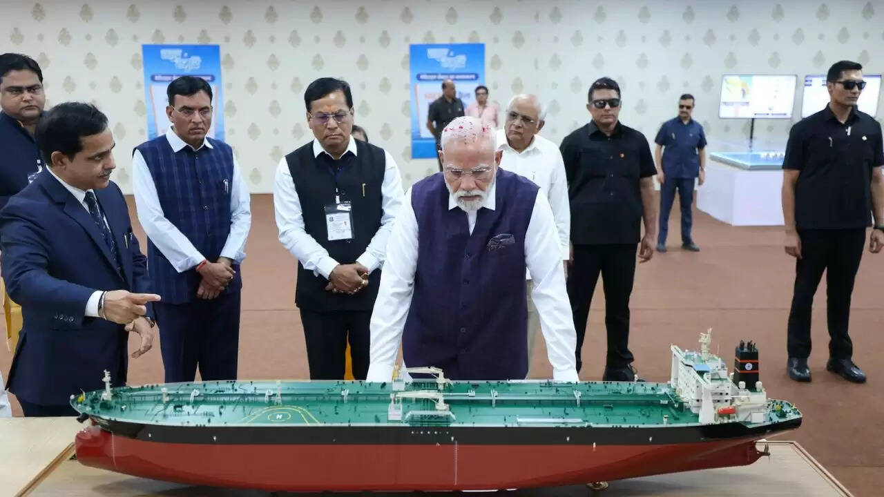 प्रधानमंत्री मोदी ने शिपबिल्डिंग क्षेत्र के लिए 70 हजार करोड़ रुपये की योजनाओं की घोषणा की