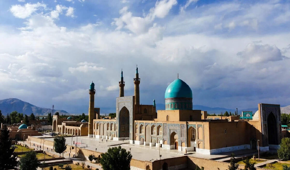 अफगानिस्तान में भूकंप से नीली मस्जिद को भारी नुकसान, 26 लोगों की मौत