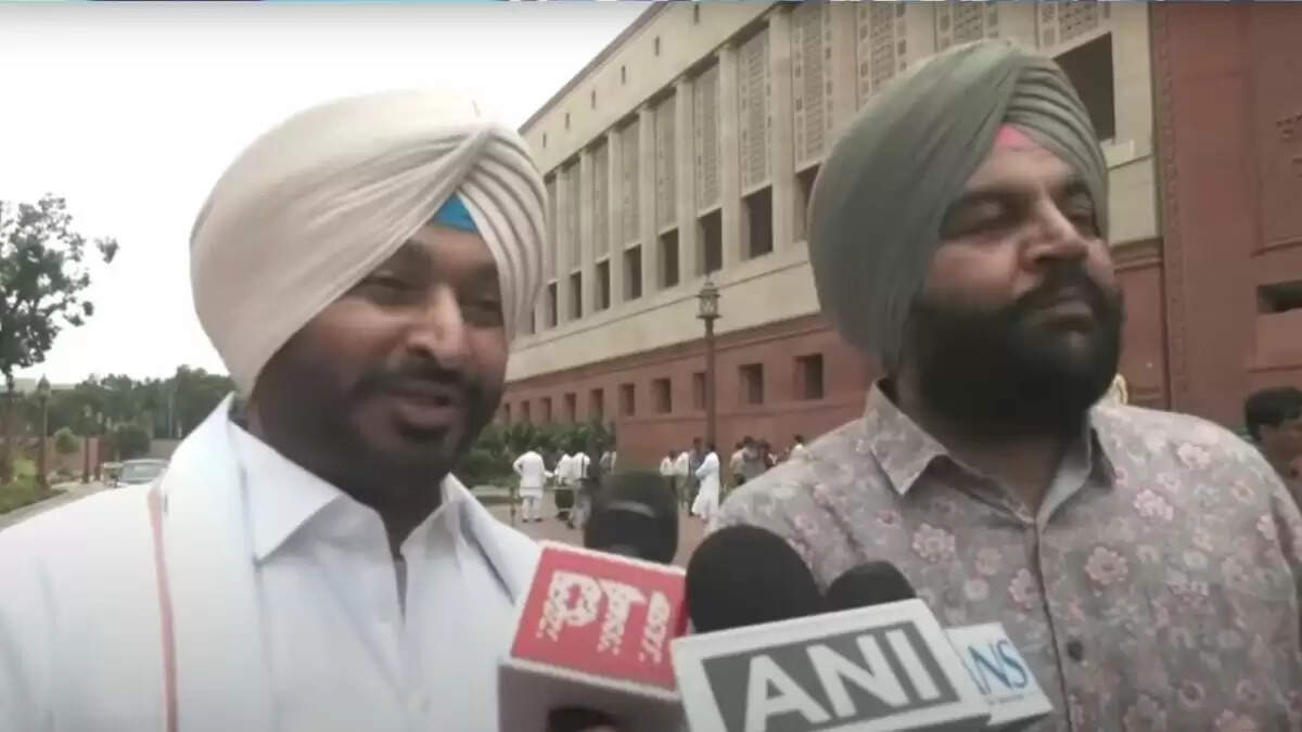 राहुल गांधी ने बीजेपी और चुनाव आयोग पर वोट चोरी का आरोप लगाया