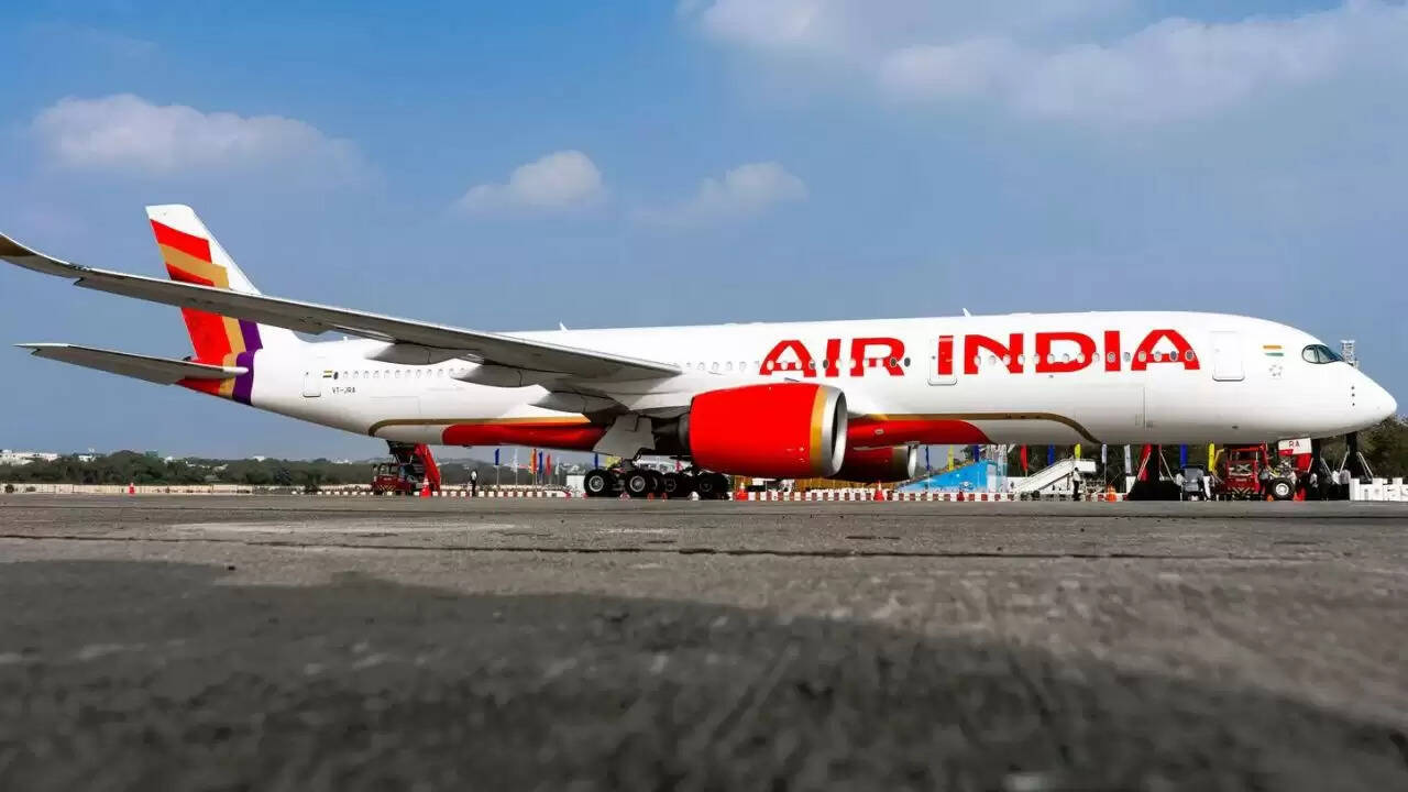 सैन फ्रांसिस्को से मुंबई जा रही एयर इंडिया की फ्लाइट में कॉकरोच मिलने से यात्रियों में हड़कंप