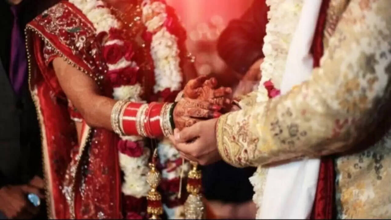 क्या है शाहजहाँपुर की अनोखी शादी की कहानी? पति ने पत्नी को प्रेमी से मिलाया