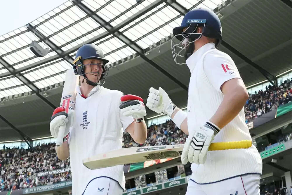 इंग्लैंड ने ऑस्ट्रेलिया को हराकर टेस्ट मैच में दर्ज की महत्वपूर्ण जीत