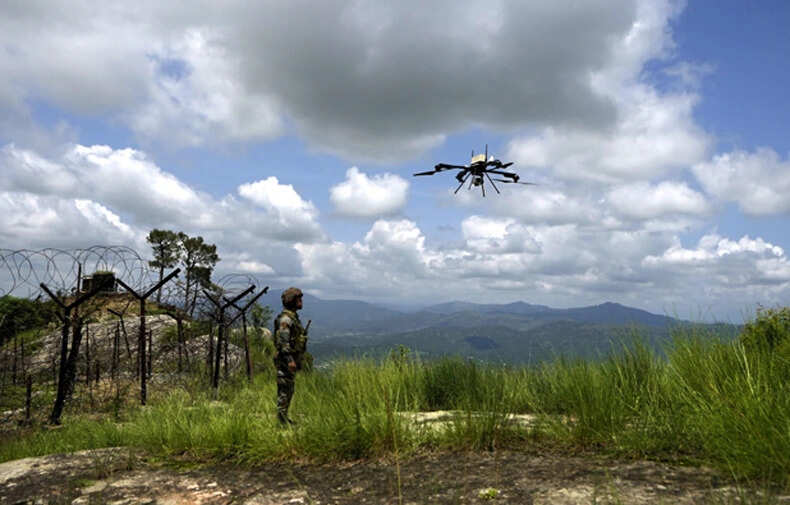 पुंछ में पाकिस्तानी ड्रोन की घुसपैठ, भारतीय सेना ने किया खदेड़