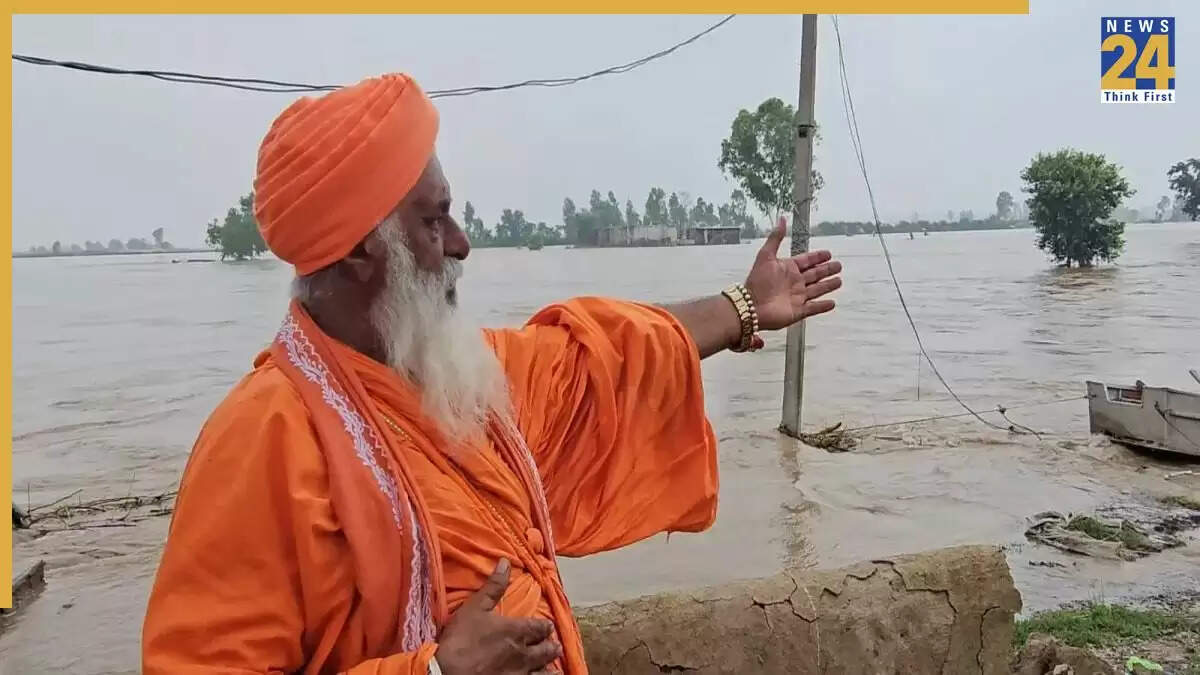 संत बलबीर सिंह सीचेवाल की बाढ़ राहत में जुटी टीम, 10 घंटे नाव से पहुंचा रहे मदद