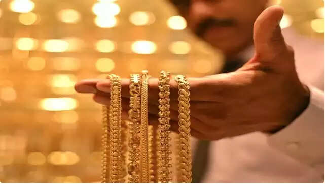 सोने-चांदी के भाव में भारी गिरावट, चांदी 12225 रुपये और सोना 1232 रुपये सस्ता