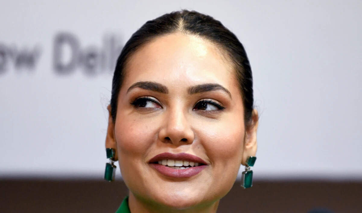 ईशा गुप्ता और सोनल चौहान की दुबई से सुरक्षित वापसी