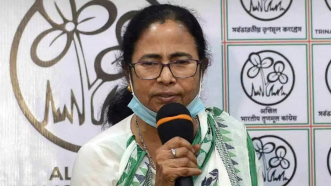 पश्चिम बंगाल चुनाव: टीएमसी ने उम्मीदवारों की सूची जारी की, ममता बनर्जी ने उठाए सवाल