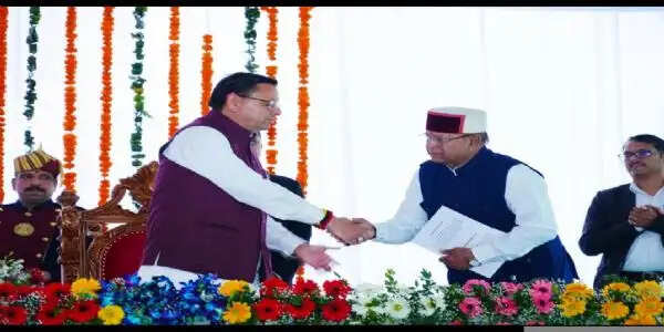 उत्तराखंड की राजनीति में बदला सियासी दस्तूर, टूटी परंपराएं