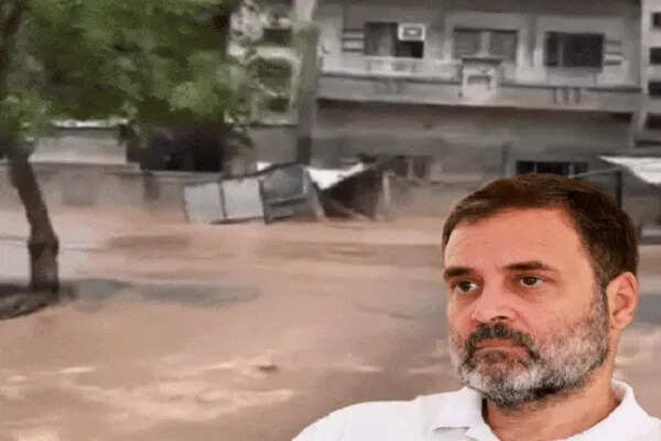 राहुल गांधी का पंजाब दौरा: बाढ़ प्रभावितों से की मुलाकात