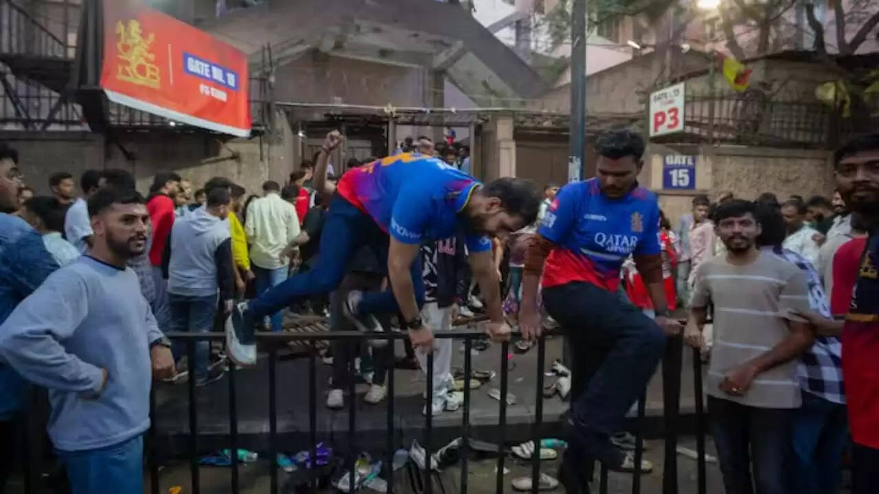 कर्नाटक में भगदड़ की जांच रिपोर्ट: आयोजकों और पुलिस पर कार्रवाई की तैयारी