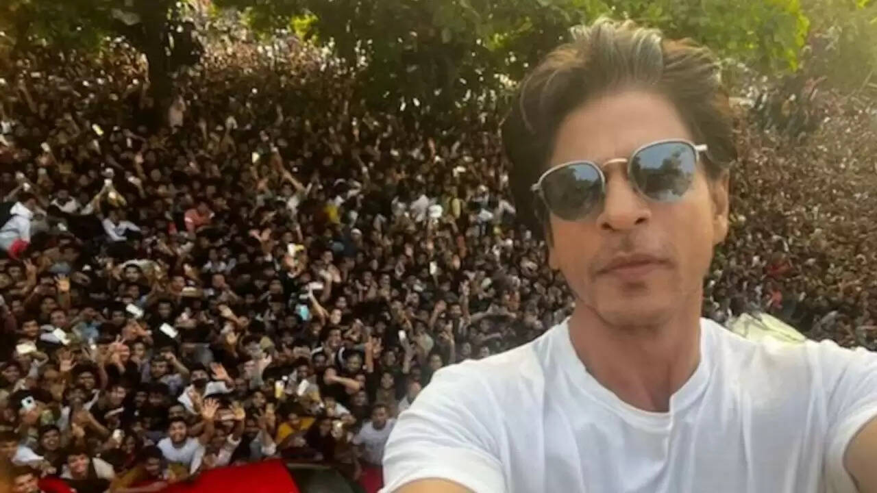 शाहरुख खान ने जन्मदिन पर फैंस से मिलने से किया इनकार, सुरक्षा को रखा प्राथमिकता