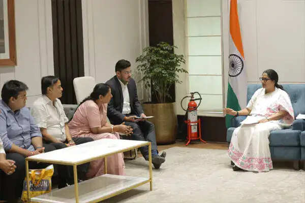 दिल्ली सरकार ने पीड़ित परिवारों को दी सहायता राशि, मुख्यमंत्री ने जताई संवेदना