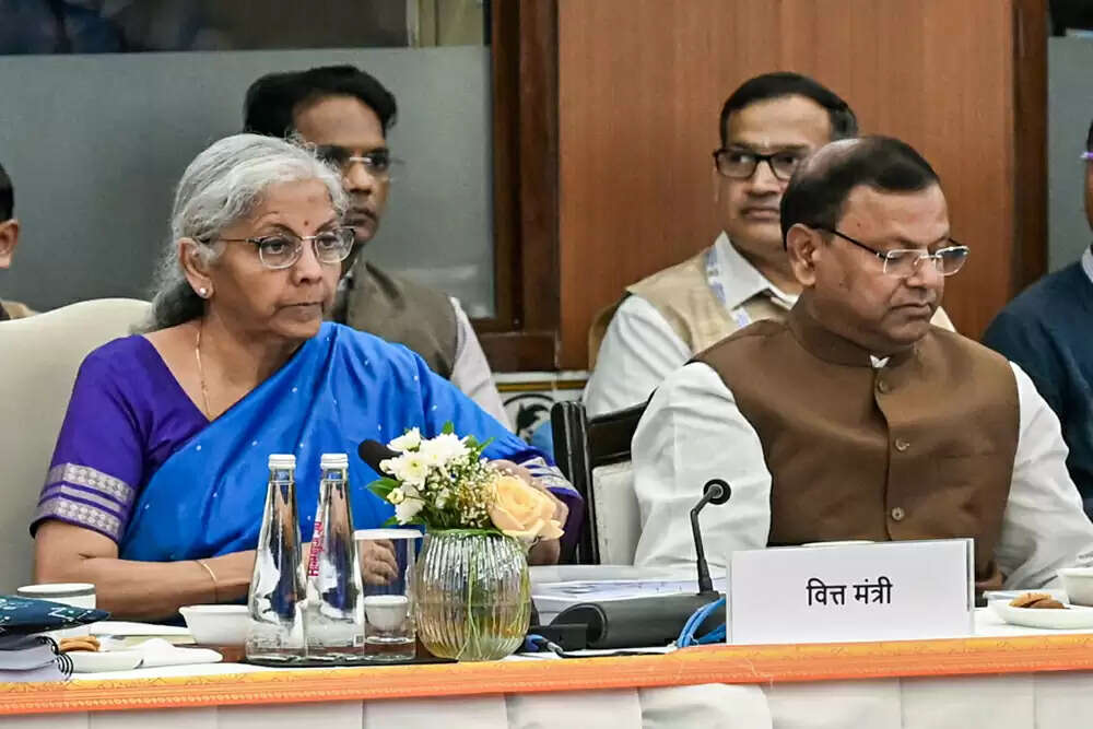 नई दिल्ली में जीएसटी परिषद की बैठक: करों में कमी की संभावना