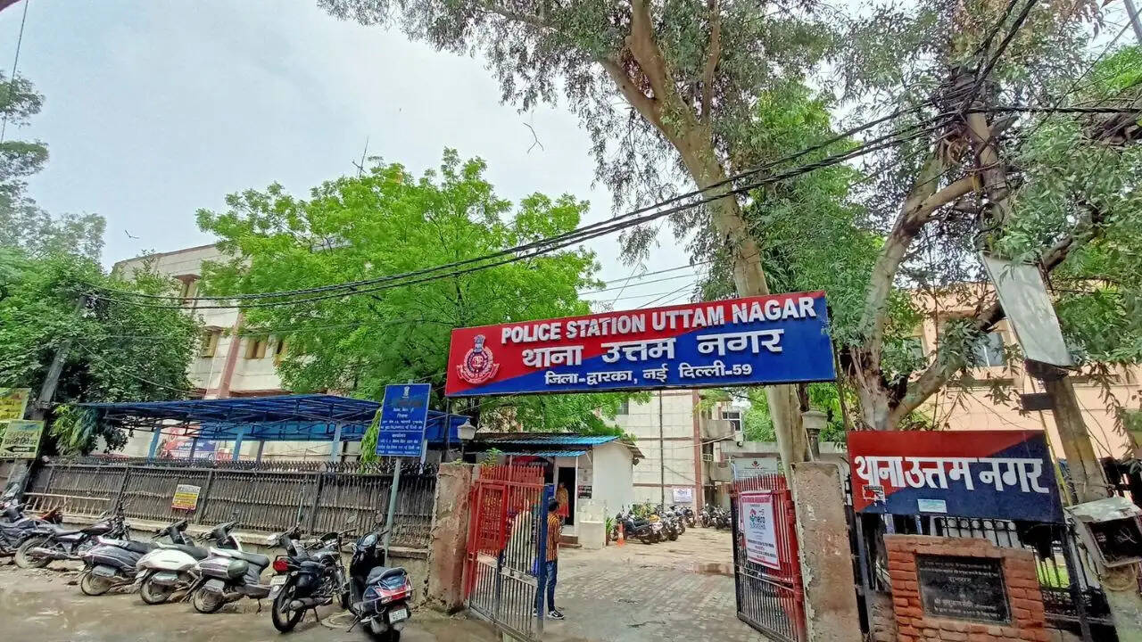 उत्तम नगर में होली के रंग में खून का साया