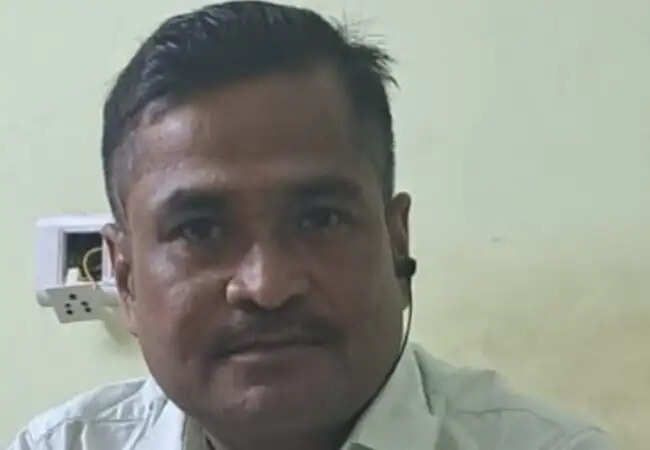 रामपुर में जूनियर इंजीनियर ने बेटे से वीडियो कॉल के बाद की आत्महत्या