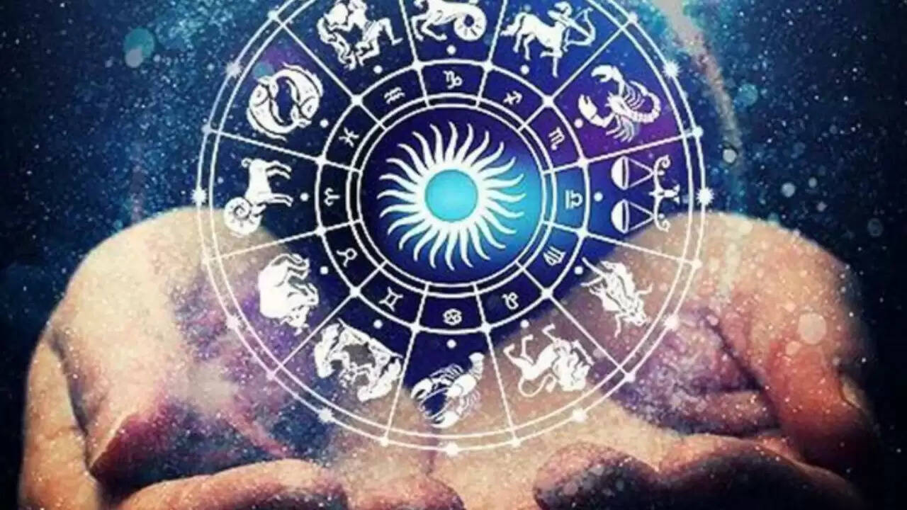 आज का राशिफल: जानें कैसे प्रभावित कर रहे हैं ग्रहों के हालात