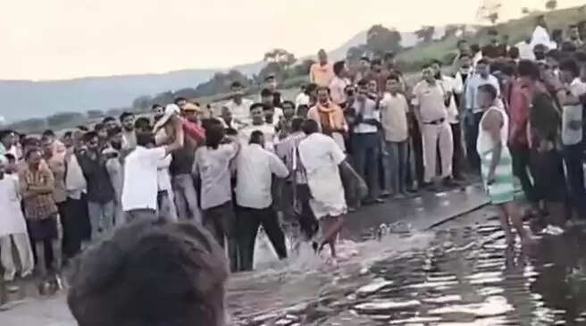 मध्य प्रदेश में दुर्गा विसर्जन के दौरान बड़ा हादसा, 10 लोगों की मौत