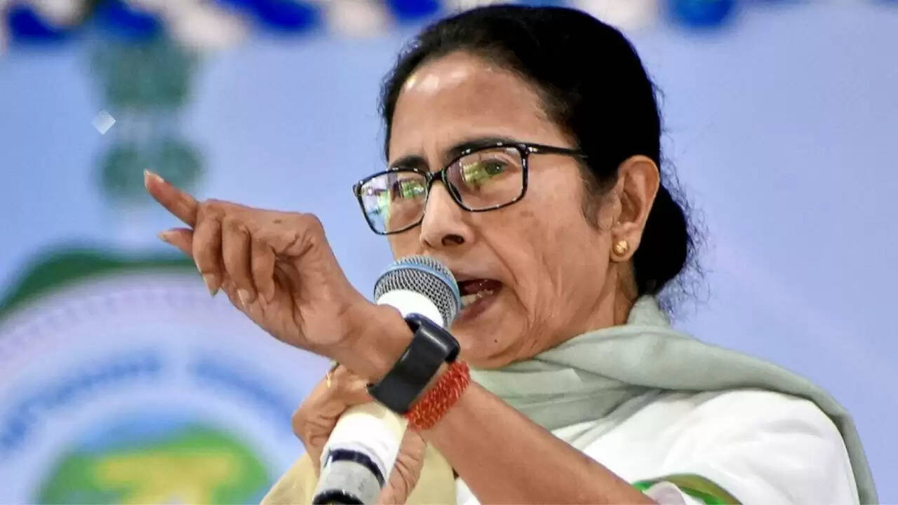 Mamata Banerjee का केंद्र पर हमला: क्या मोदी पूछते हैं धर्म?