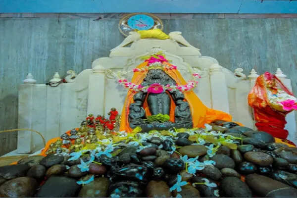 मंदार पर्वत: समुद्र मंथन का ऐतिहासिक स्थल और मधुसूदन मंदिर