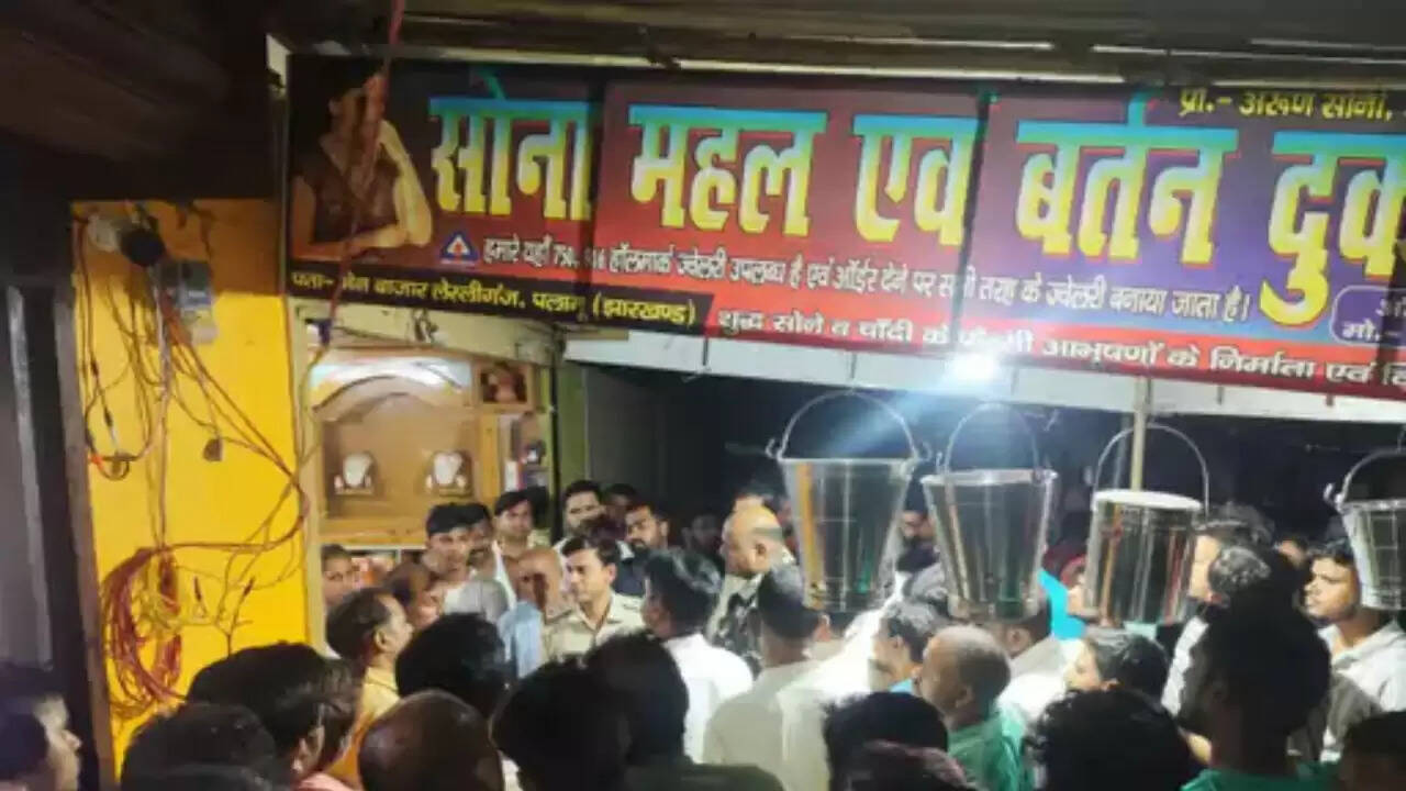 पलामू में ज्वैलरी दुकान में चोरी की घटना, पुलिस ने शुरू की जांच