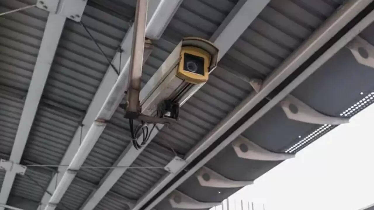 भारतीय रेलवे ने यात्री सुरक्षा के लिए CCTV कैमरे लगाने की योजना बनाई