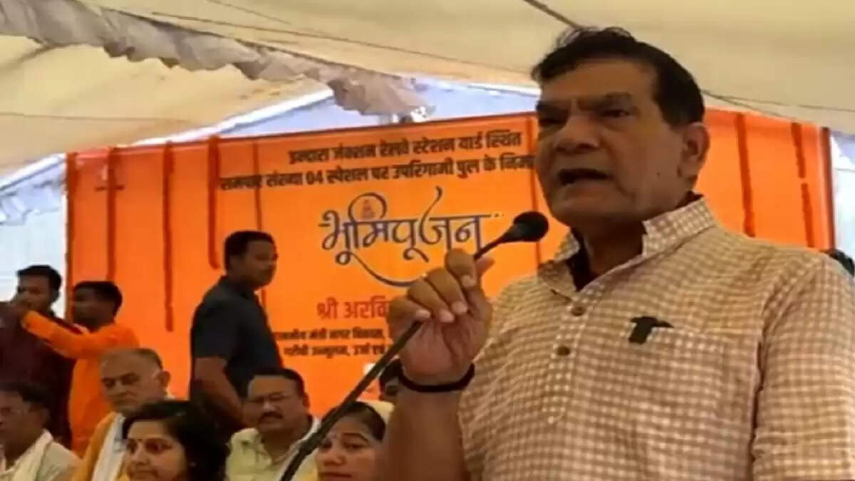 यूपी के ऊर्जा मंत्री का बिजली अधिकारियों पर गुस्सा, दी सख्त चेतावनी