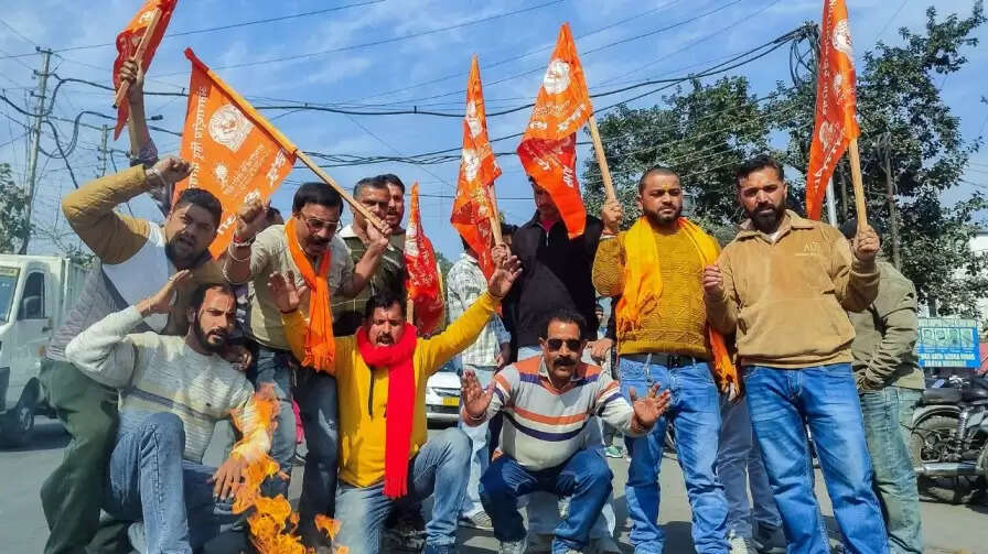 बजरंग दल का टीसीएस कार्यालय में यौन उत्पीड़न के खिलाफ विरोध प्रदर्शन