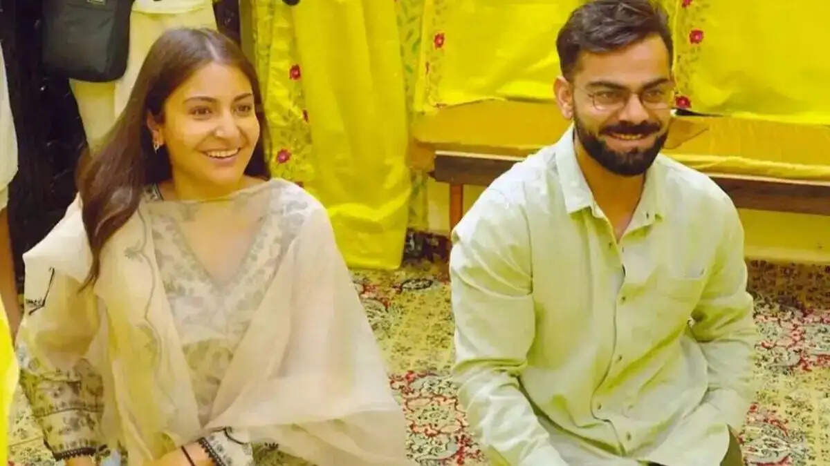 विराट और अनुष्का की आध्यात्मिक यात्रा: प्रेमानंद महाराज के दरबार में तीसरी बार