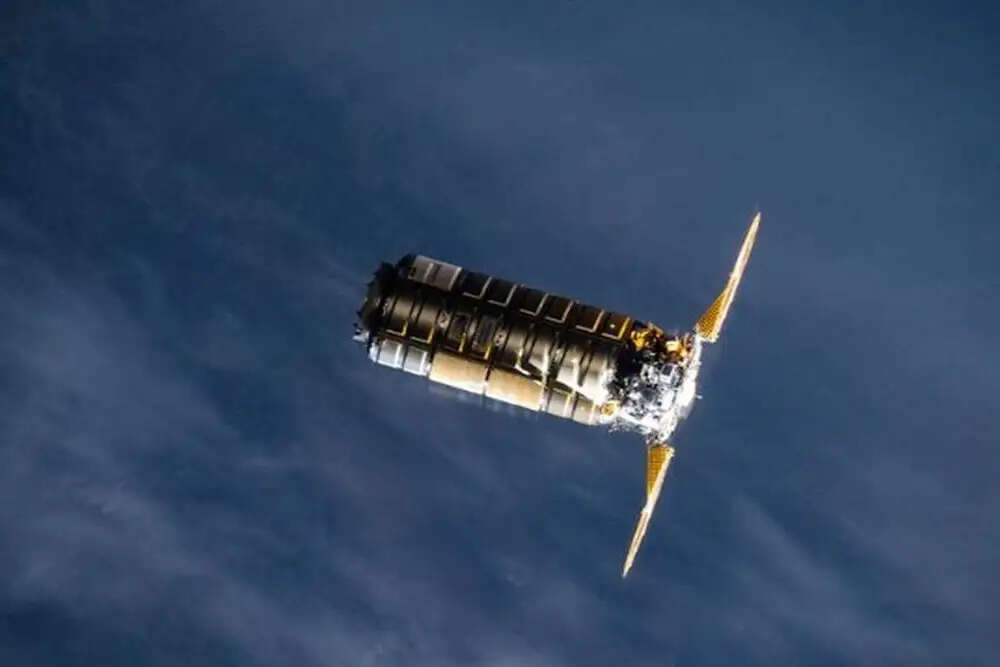 नासा का सीआरएस-24 मिशन: अंतरिक्ष में वैज्ञानिक सामग्री का प्रक्षेपण