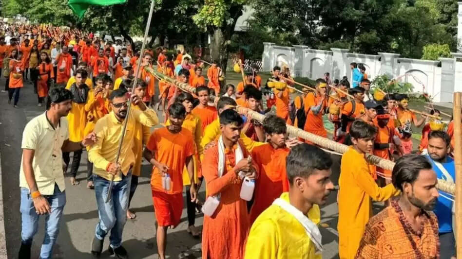 दिल्ली में कांवड़ यात्रा के दौरान मांस और शराब की दुकानों पर प्रतिबंध