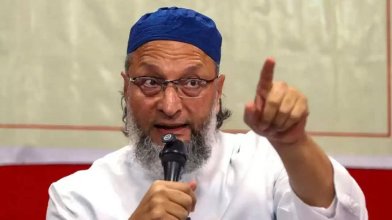 Bareilly में 'I Love Mohammad' पोस्टर विवाद: ओवैसी ने उठाए गंभीर सवाल