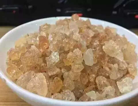 दूध के साथ गोंद कतीरा का सेवन: बुढ़ापे में भी जवान रहने का राज़