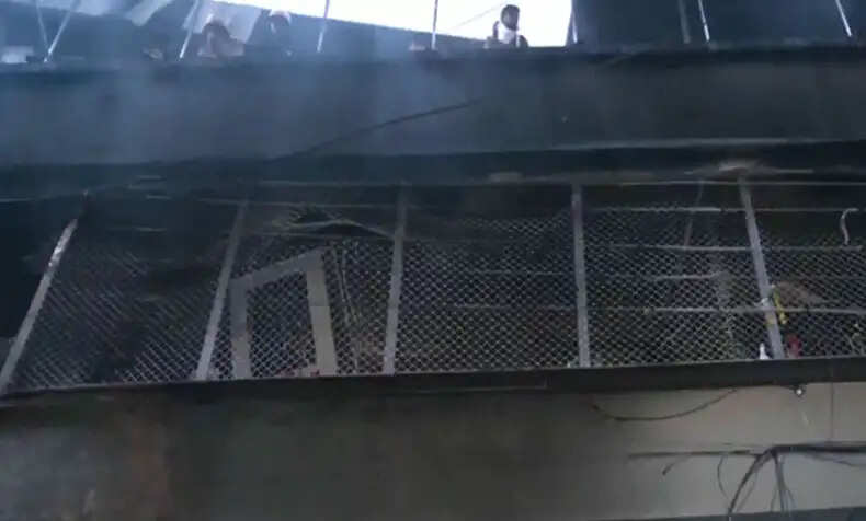 इंदौर में गैस सिलेंडर विस्फोट से रिहायशी इमारत में आग, 7 की मौत