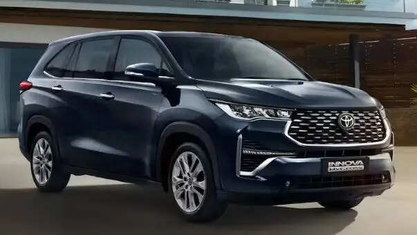 Toyota Innova Hycross ने भारत में 2 लाख बिक्री का मील का पत्थर पार किया