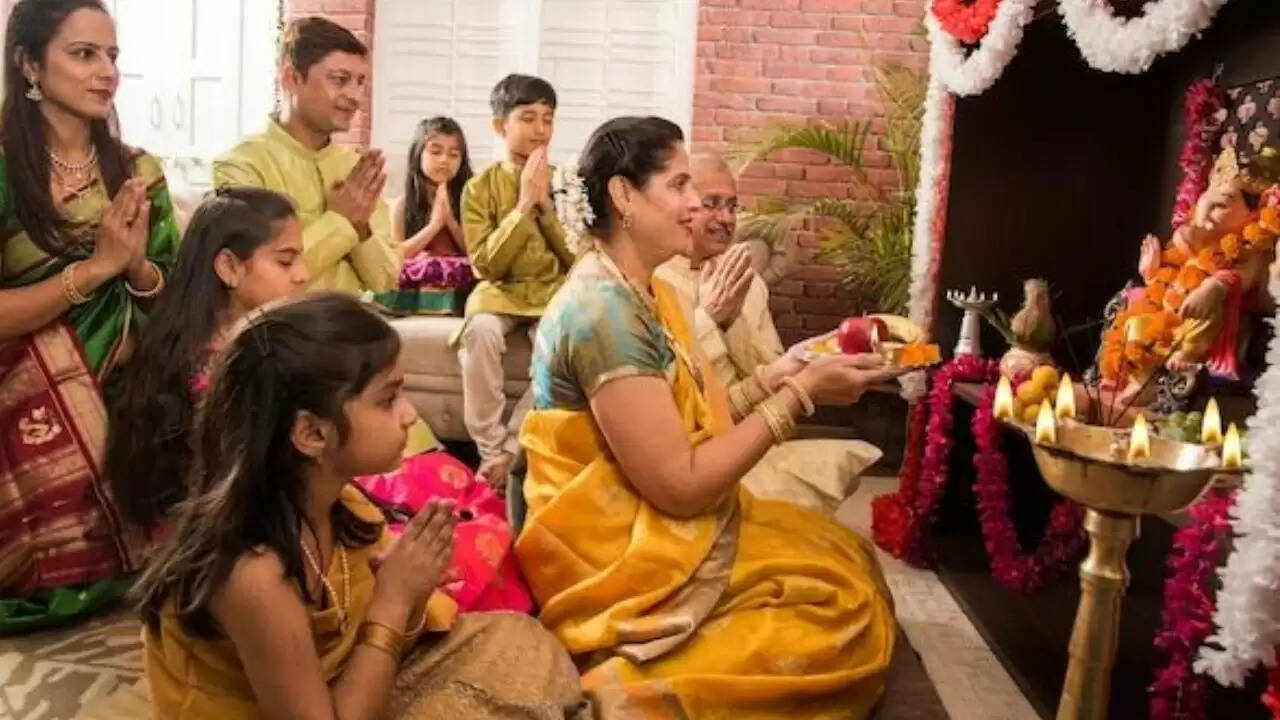 दीपावली 2025: जानें कब है लक्ष्मी पूजा और पांच दिवसीय उत्सव का कैलेंडर