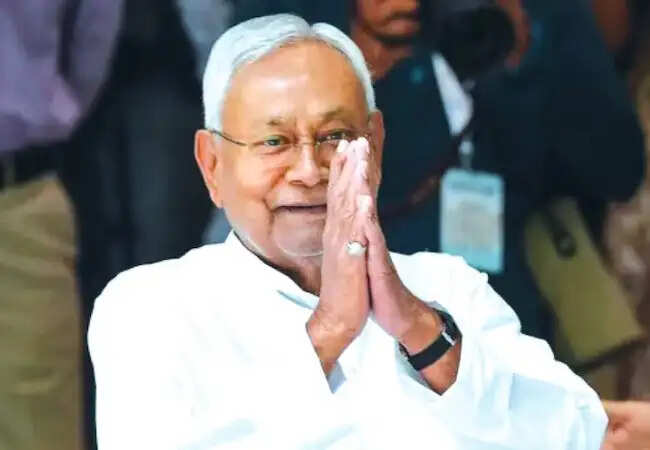 नीतीश कुमार ने बिहार के मुख्यमंत्री पद से दिया इस्तीफा, नई राजनीतिक शुरुआत की ओर