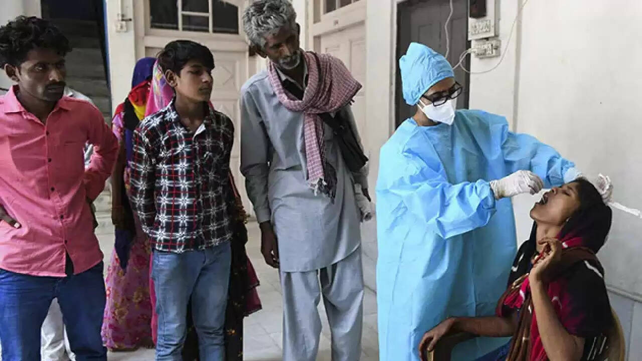 भारत में कोविड-19 के सक्रिय मामलों में वृद्धि, XFG वेरिएंट की पहचान