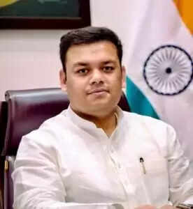 यूपी विधानसभा में शिक्षामित्रों के मानदेय पर चर्चा