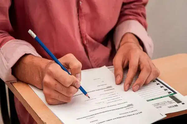 बिहार में नीट-यूजी पुनर्परीक्षा के दौरान सॉल्वर गैंग का भंडाफोड़, 24 गिरफ्तार