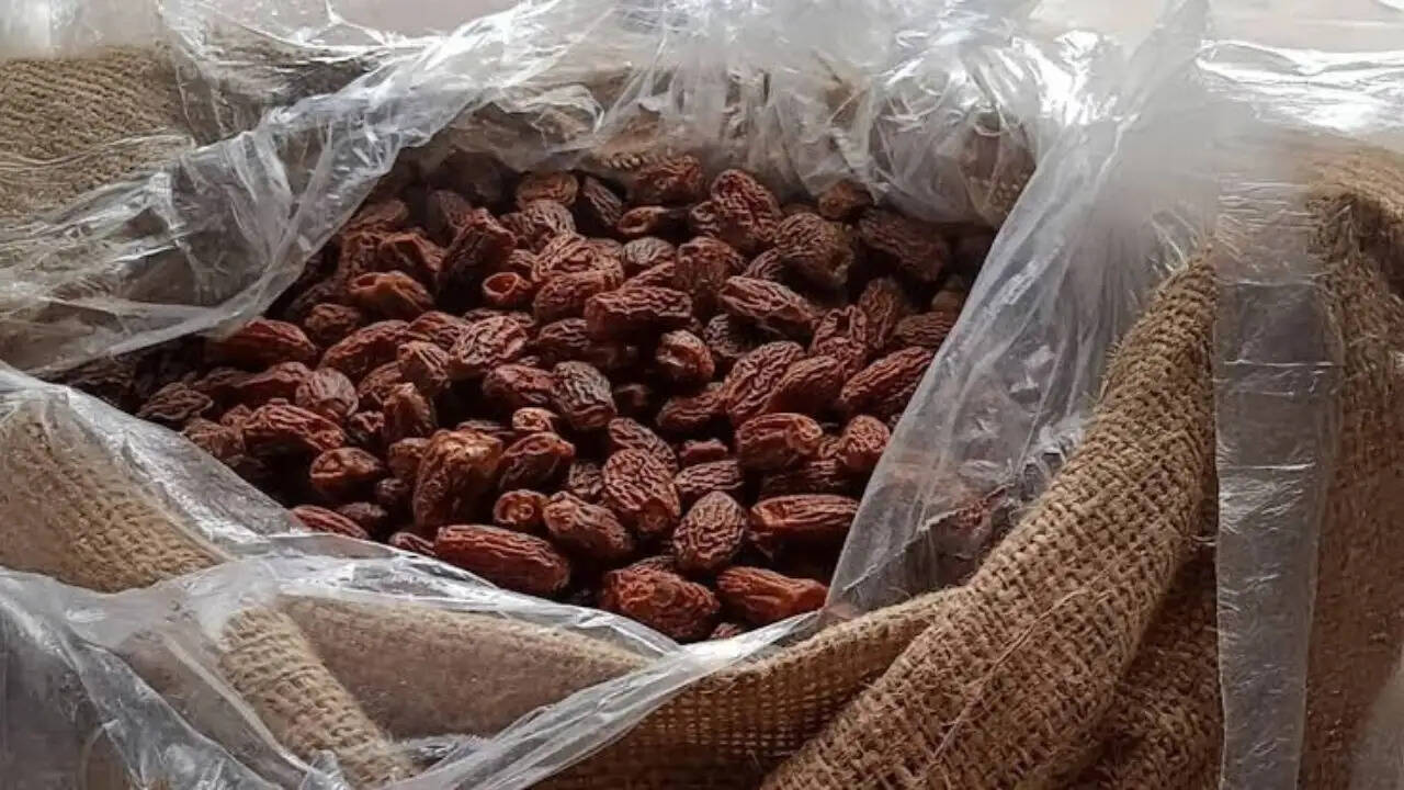 पाकिस्तान से सामान के आयात पर रोक: नासिक में 362 मीट्रिक टन खजूर जब्त