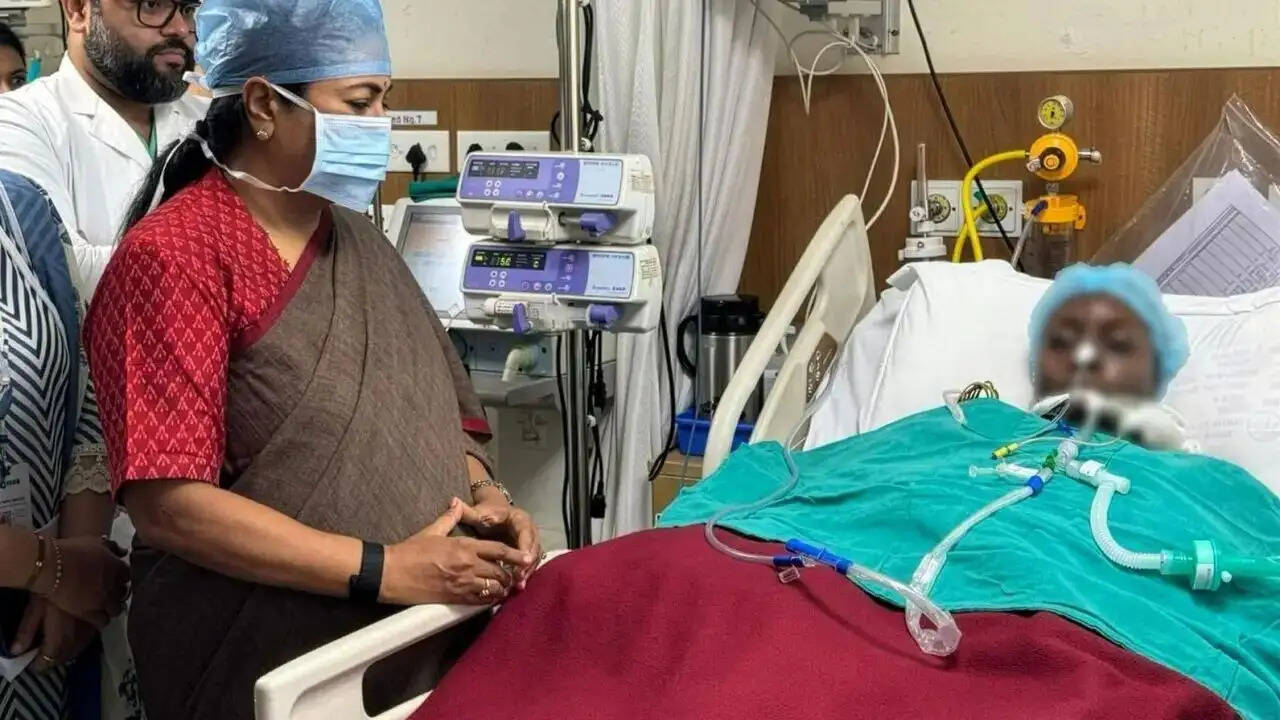 दिल्ली के होटल में आग: 21 की मौत के बाद सरकार ने उठाए सख्त कदम