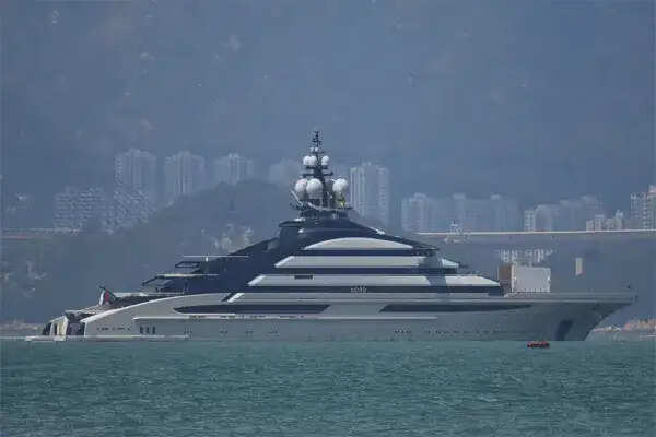 रूस की महंगी यॉट ने अमेरिका की निगरानी को चकमा दिया