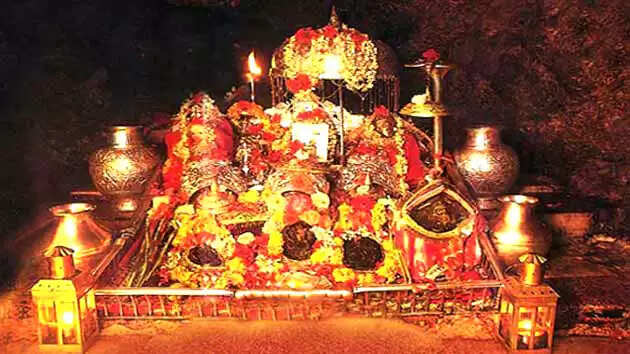 वैष्णो देवी मंदिर: श्रद्धालुओं का प्रमुख स्थल और दान की महिमा