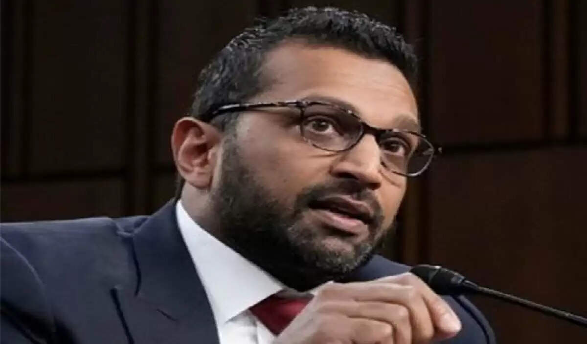 एफबीआई के डायरेक्टर कश्यप काश पटेल की नौकरी पर संकट