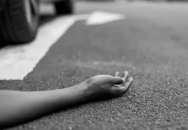 गाजीपुर में सड़क दुर्घटना में दो युवकों की मौत, गांव में शोक की लहर