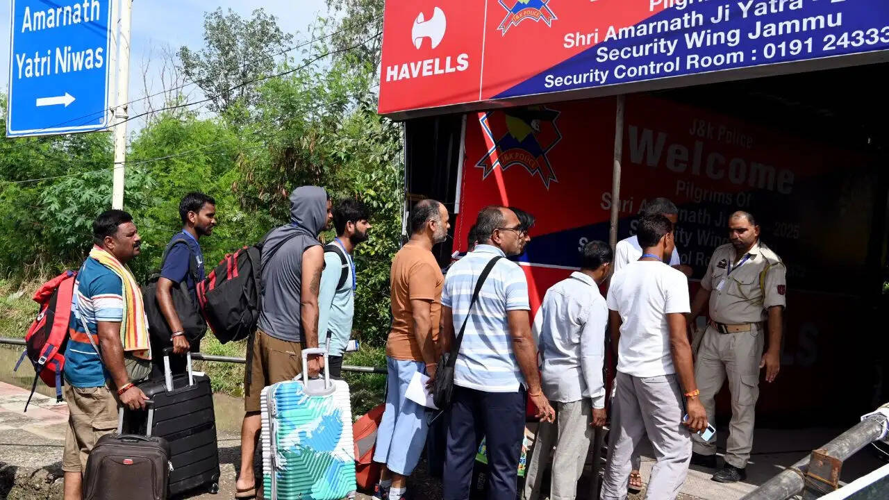 अमरनाथ यात्रा 2023: श्रद्धालुओं के लिए आवश्यक सामान की सूची