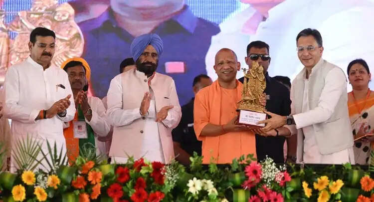 मुख्यमंत्री योगी आदित्यनाथ ने पीलीभीत में विकास परियोजनाओं का उद्घाटन किया