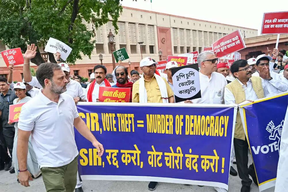 कांग्रेस का एसआईआर मुद्दे पर अडिग रहना, बिहार में विपक्षी दलों की चुप्पी